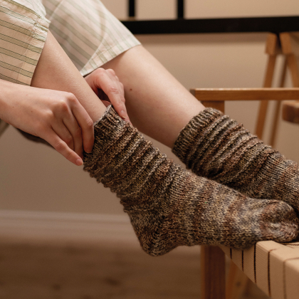 Cedar Charm - stickade sockor